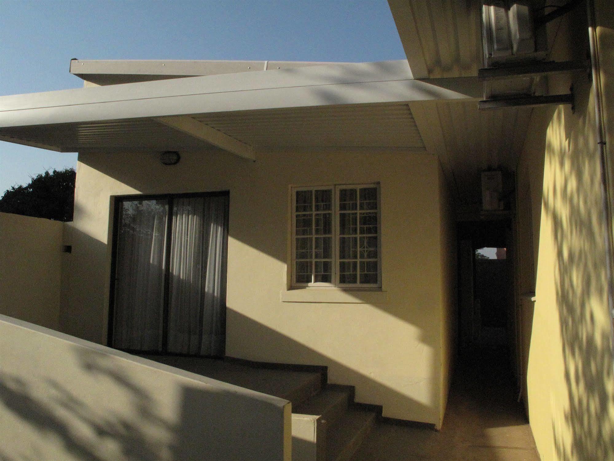 The Crescent Guesthouses - Bnb/Self Catering Durban Eksteriør billede